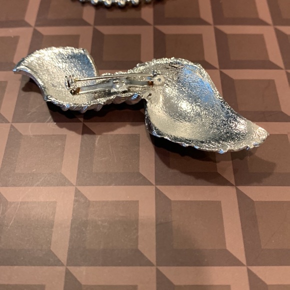 Five Silver Toned Brooches - Picture 9 of 11